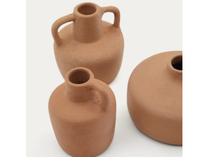 Set tří terakotově červených váz Kave Home Sofra 6/8/8 cm