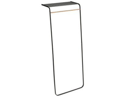 Černý kovový stojací věšák s policí Yamazaki Tower II. 160 cm