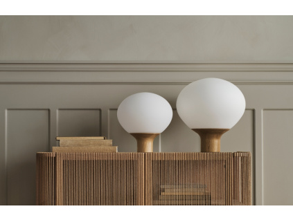 Opálově bílá skleněná stolní lampa Acorn 32 cm