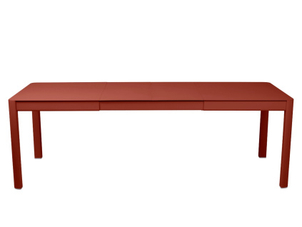 Zemitě červený kovový rozkládací zahradní stůl Fermob Ribambelle 149/234 x 100 cm