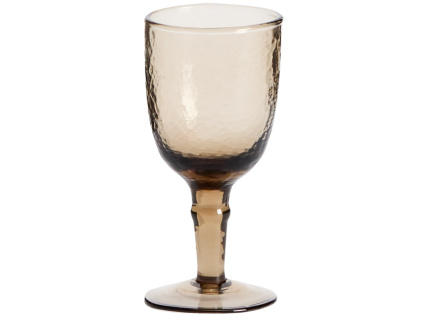 Hnědá sklenice na víno kave home Vinea