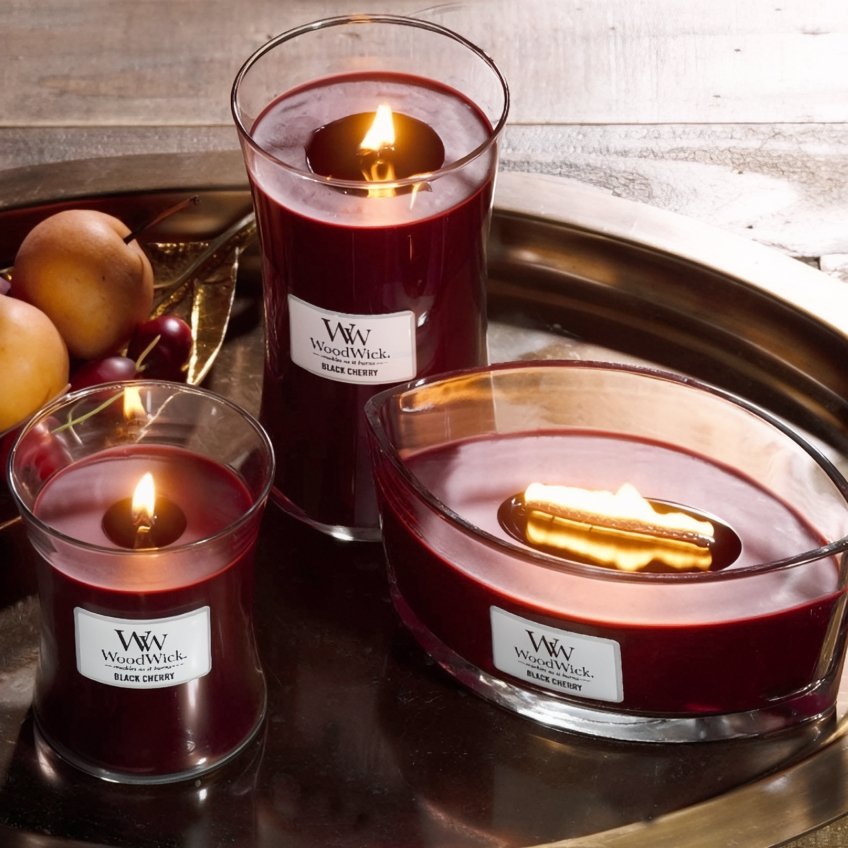 WoodWick Střední vonná svíčka Woodwick, Black Cherry