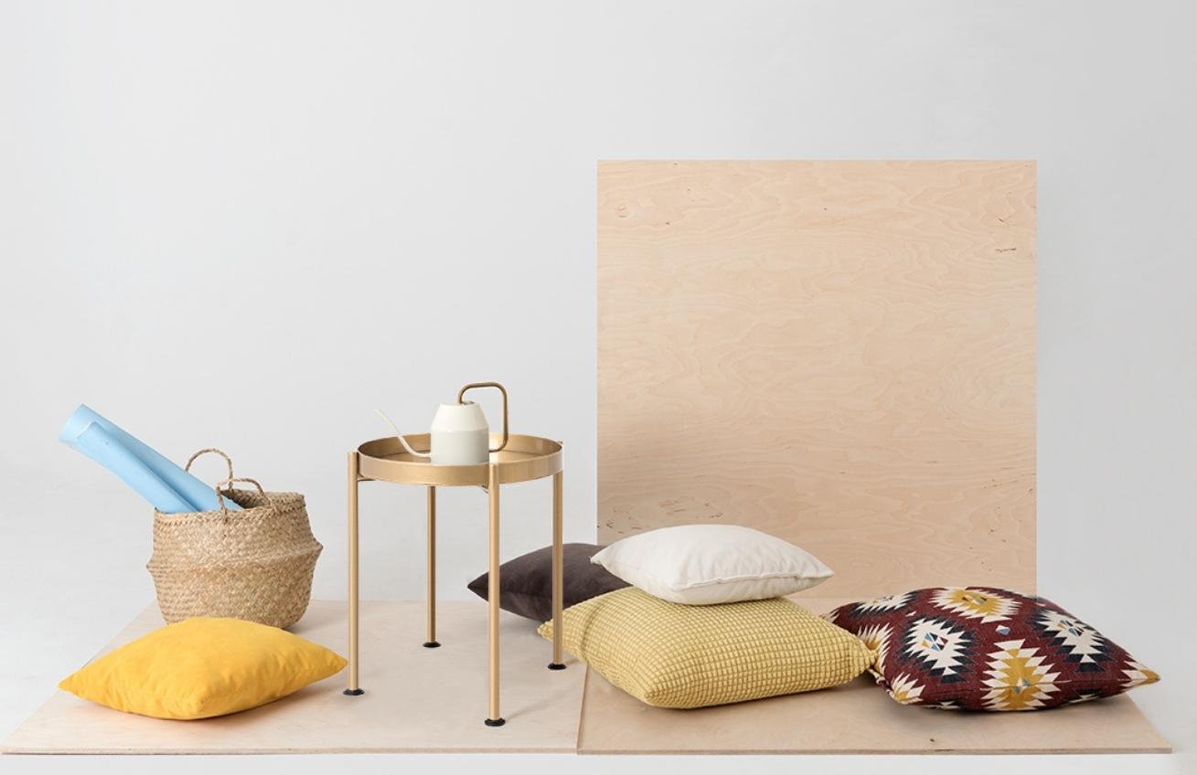 Nordic Design Zlatý kovový odkládací stolek Nollan 40 cm II.