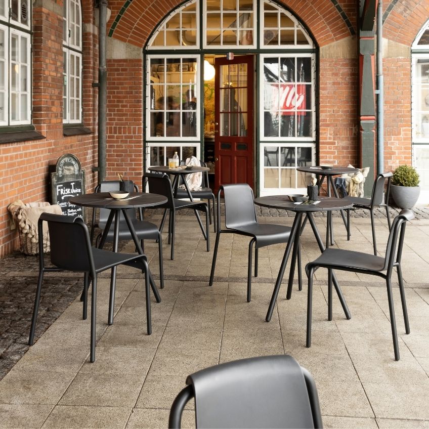 Černý plastový zahradní bistro stůl HOUE Nami 65 cm