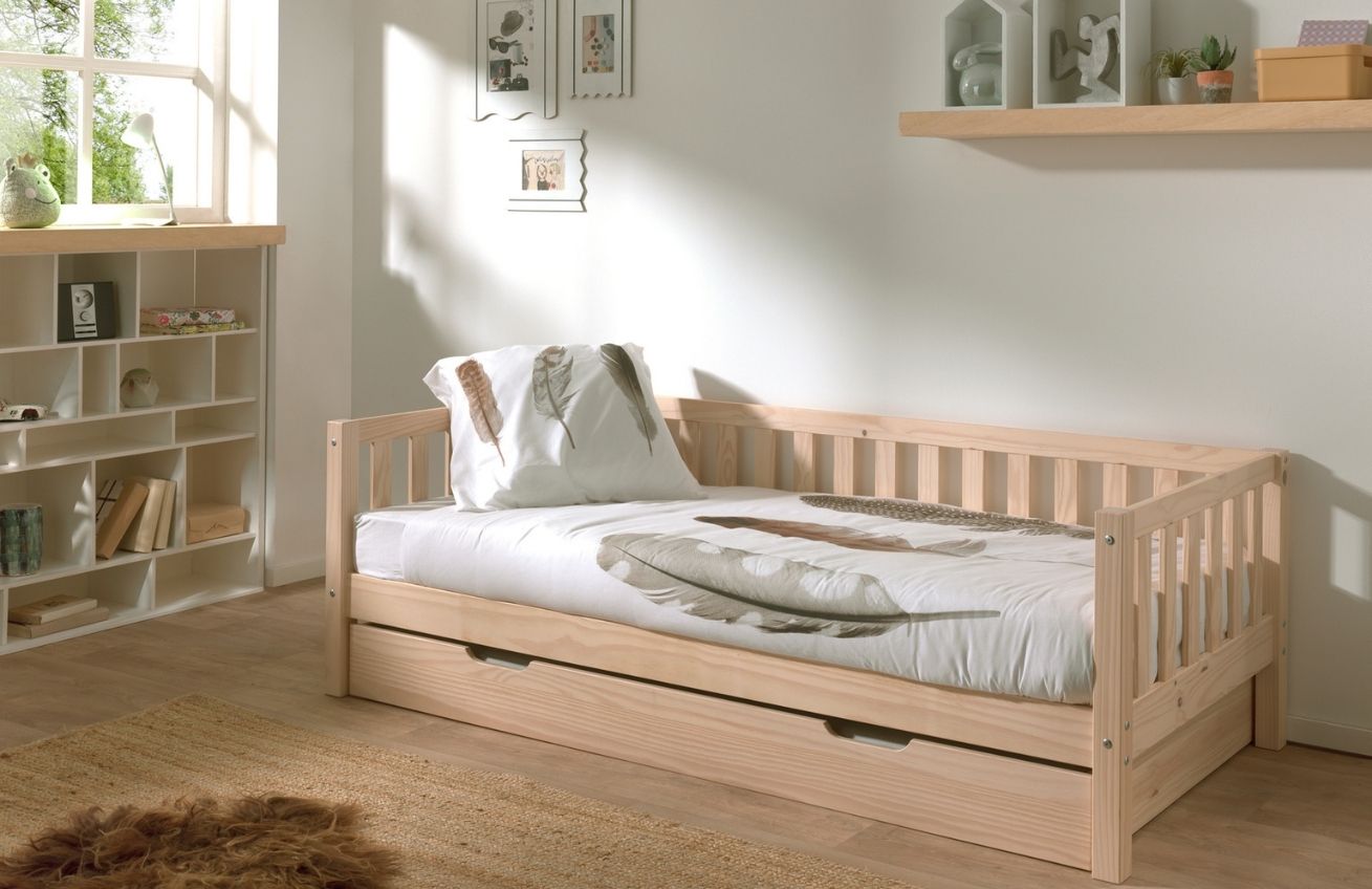 Borovicová zásuvka k posteli Vipack Fritz 198,5 x 94 cm
