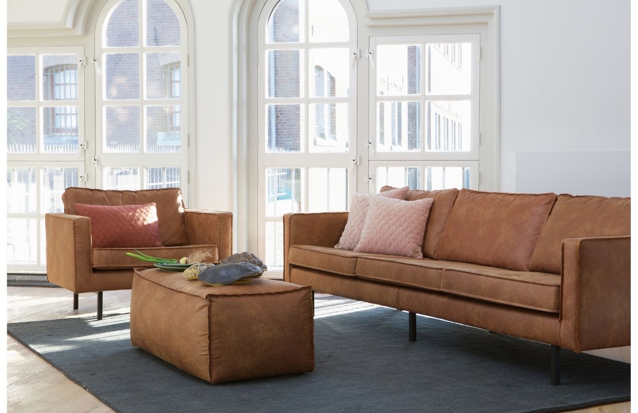 WOOOD Koňakově hnědé křeslo Raden z recyklované kůže