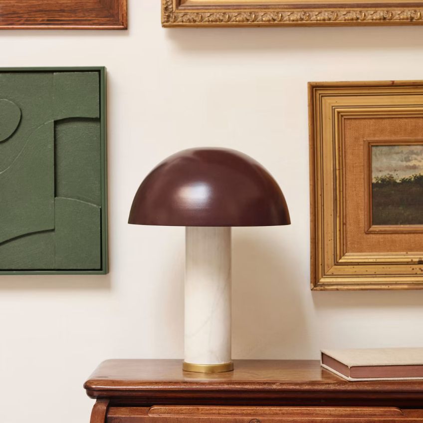 Hnědá kovová stolní lampa Kave Home Zorione