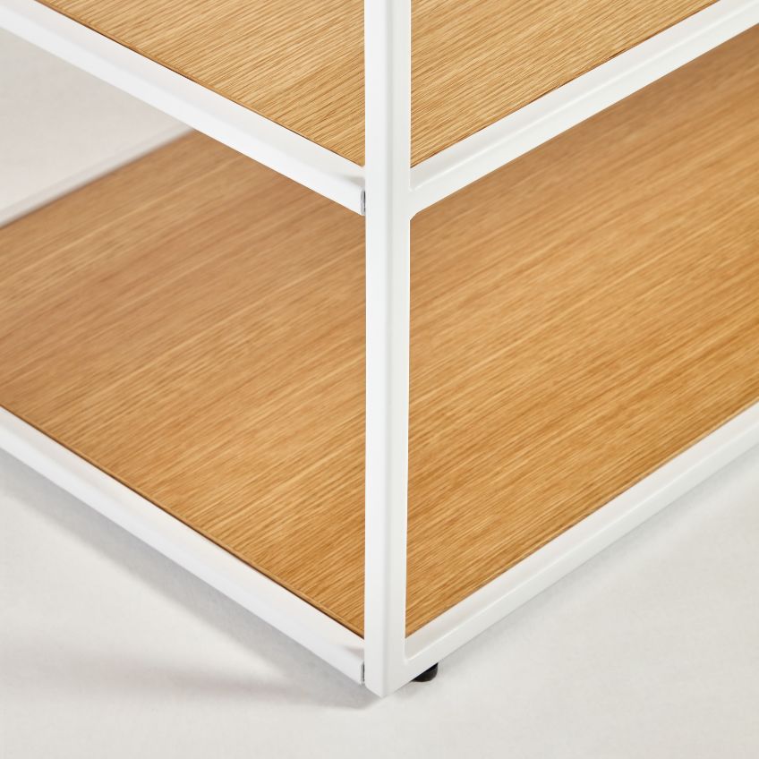 Dubový TV stolek Kave Home Yoana 160 x 40 cm s bílou podnoží