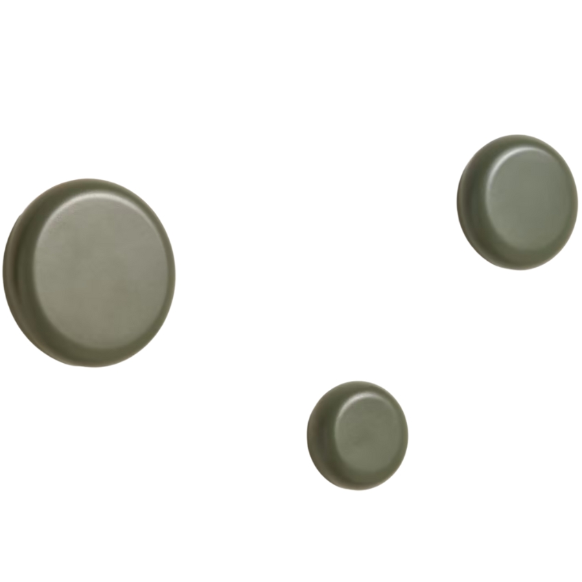 Set tř&iacute; zelen&yacute;ch bukov&yacute;ch n&aacute;stěnn&yacute;ch vě&scaron;&aacute;ků Kave Home Nadue