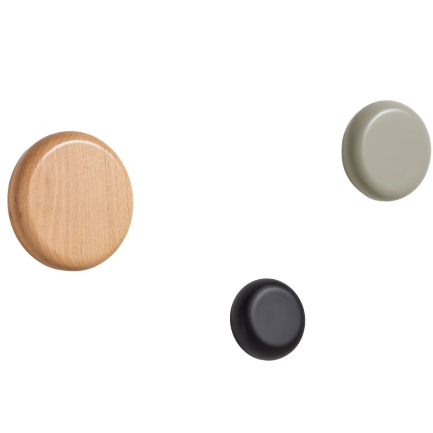 Set tř&iacute; pestrobarevn&yacute;ch bukov&yacute;ch n&aacute;stěnn&yacute;ch vě&scaron;&aacute;ků Kave Home Nadue