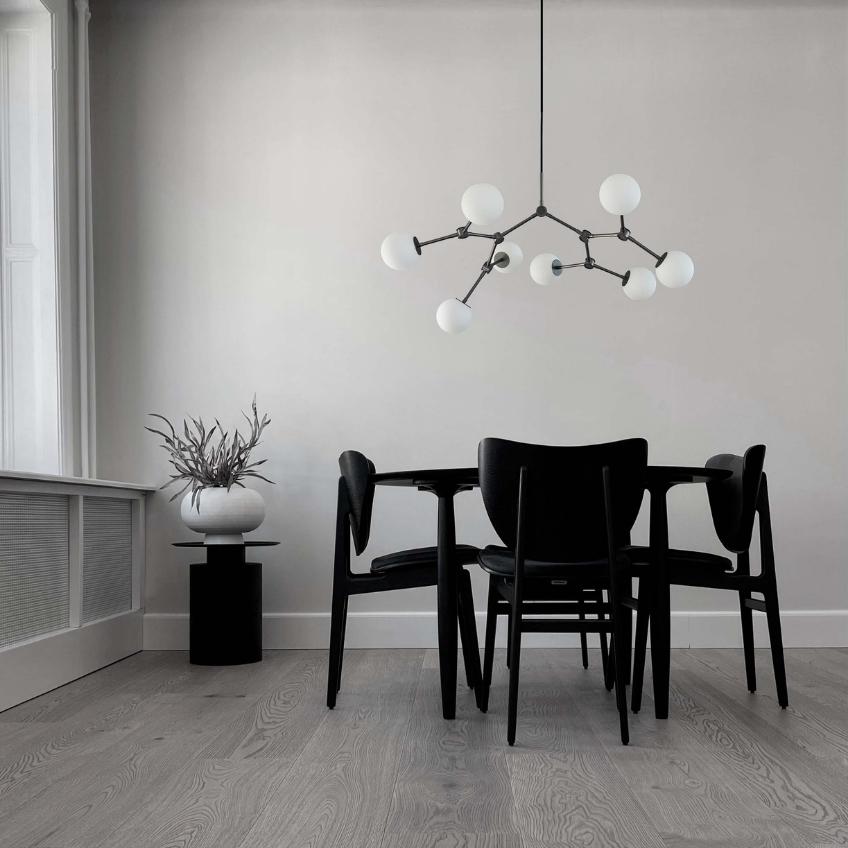 Opálově bílé skleněné závěsné světlo 101Copenhagen Drop Bulp Mini 100 cm