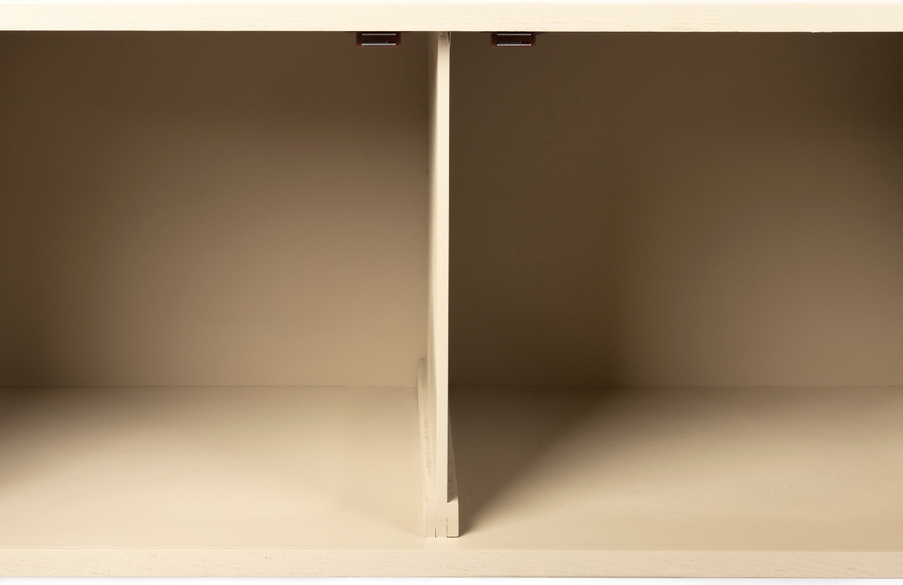 White Label Béžový dřevěný TV stolek  s ratanovou výplní WLL AMAYA 150 x 38 cm