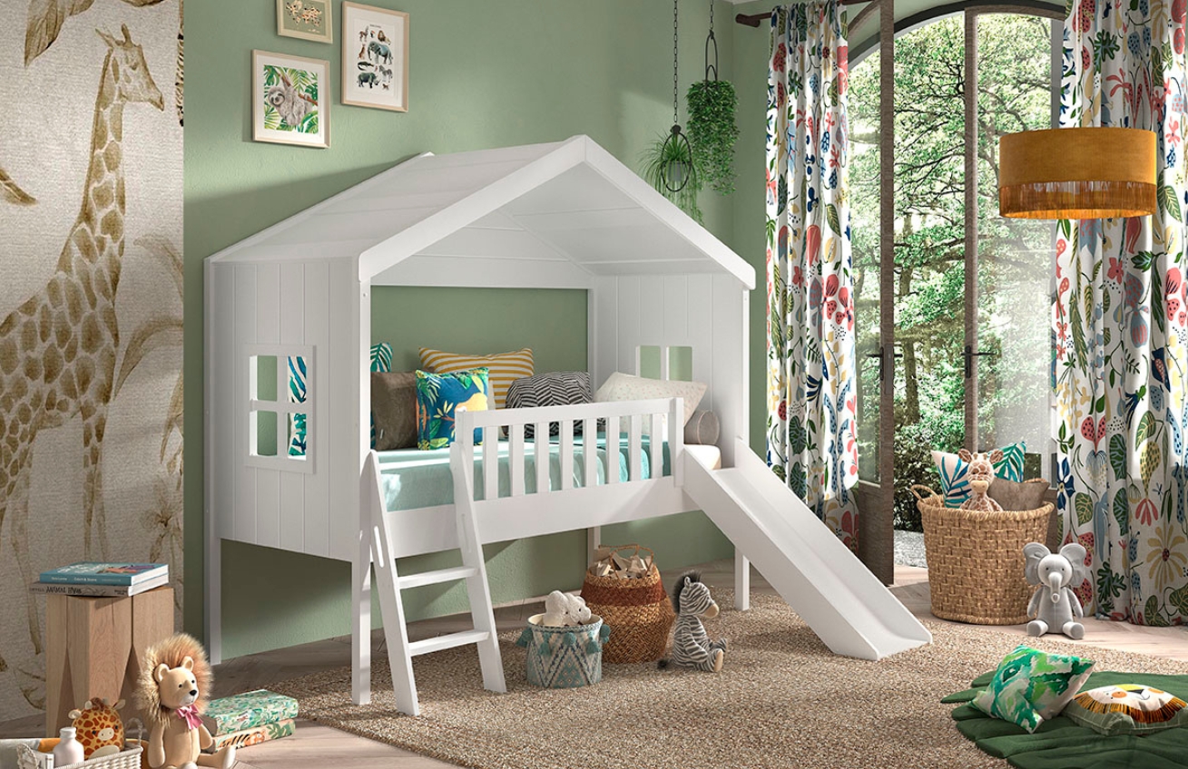 Bílá borovicová dětská postel Vipack Housebed se skluzavkou 90 x 200 cm