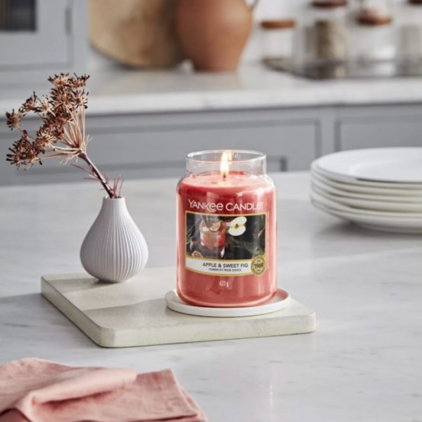 Velká vonná svíčka Yankee Candle Apple & Sweet Fig