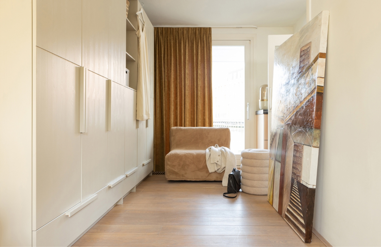 WOOOD Bílá dřevěná šatní skříň Pamela 215 x 142 cm