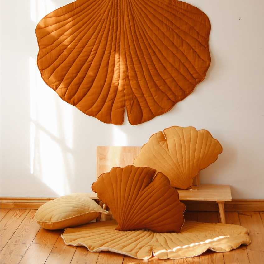 Moi Mili Cihlově oranžová dětská hrací deka Ginkgo Leaf 110 x 120 cm