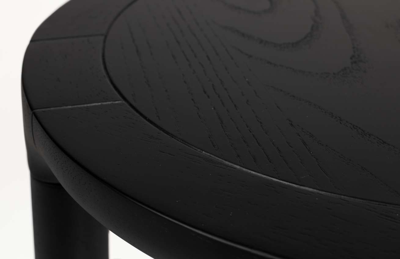 Černý dubový odkládací stolek ZUIVER STORM 45 cm