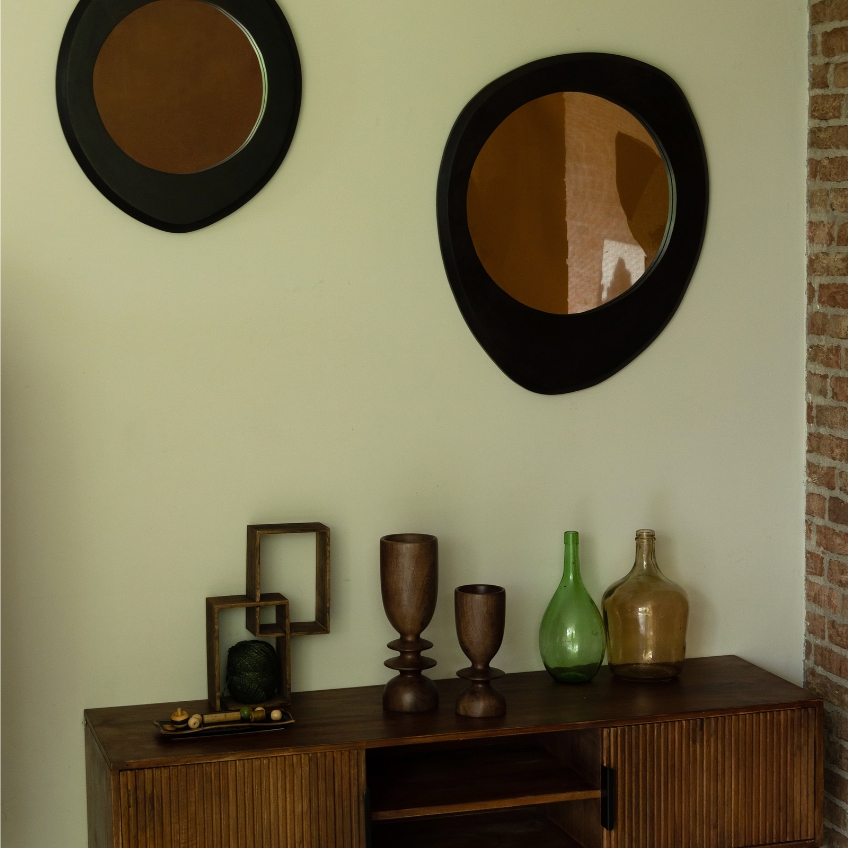 Černé dřevěné závěsné zrcadlo DUTCHBONE AREN M