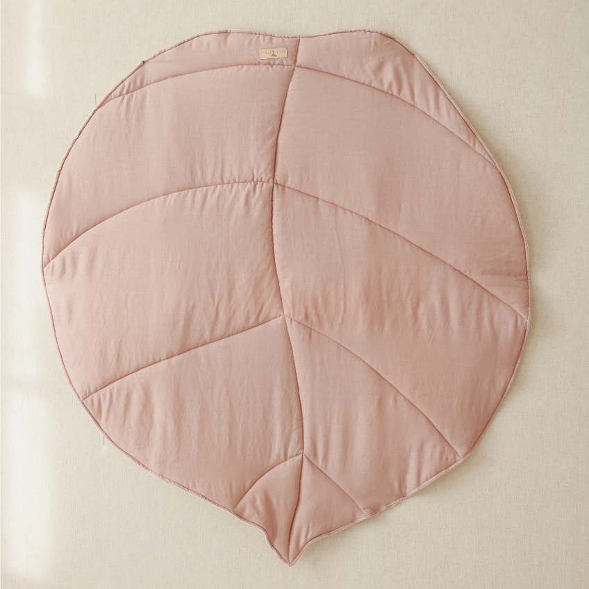 Moi Mili Pudrově růžová dětská hrací deka Leaf 120 x 110 cm