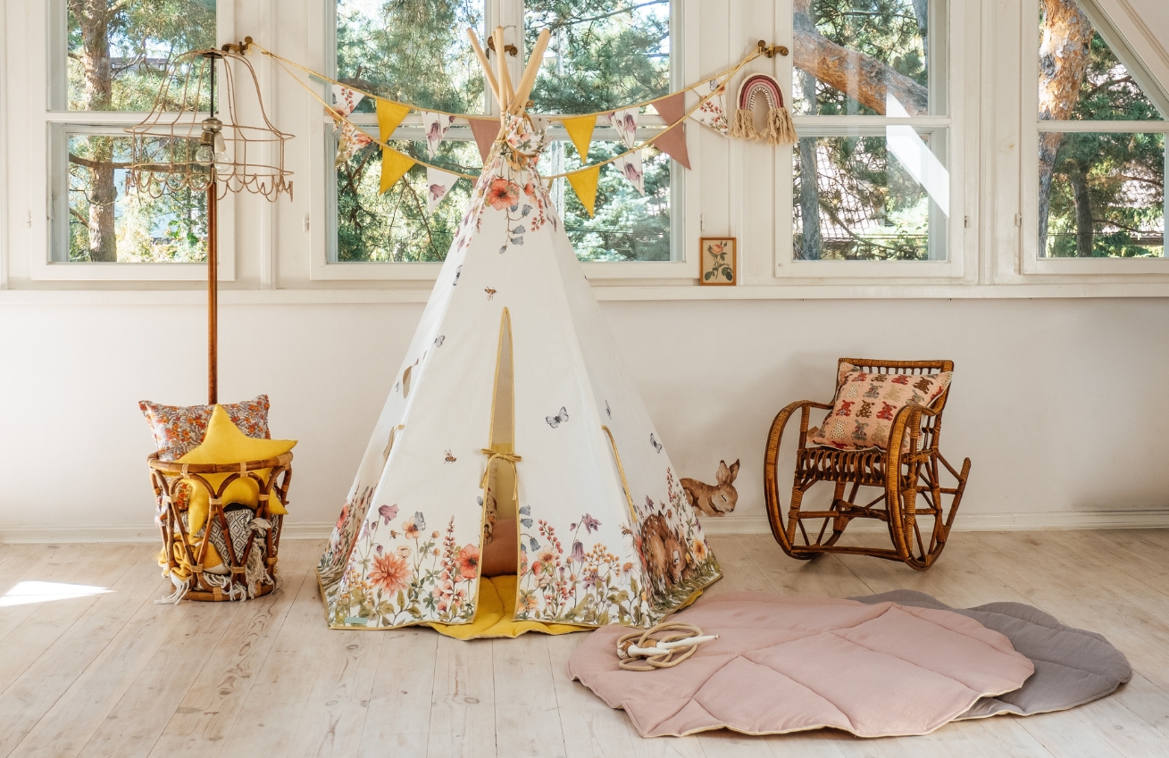 Moi Mili Barevný bavlněný teepee stan Wildflowers 170 x 130 cm
