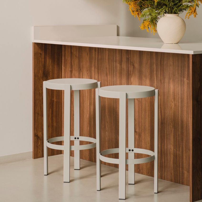 noo.ma Světle šedá kovová barová židle Doon 65 cm