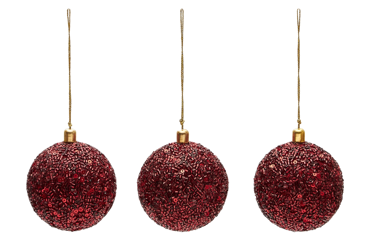Set tř&iacute; červen&yacute;ch v&aacute;nočn&iacute;ch ozdob Kave Home Briam 7 cm
