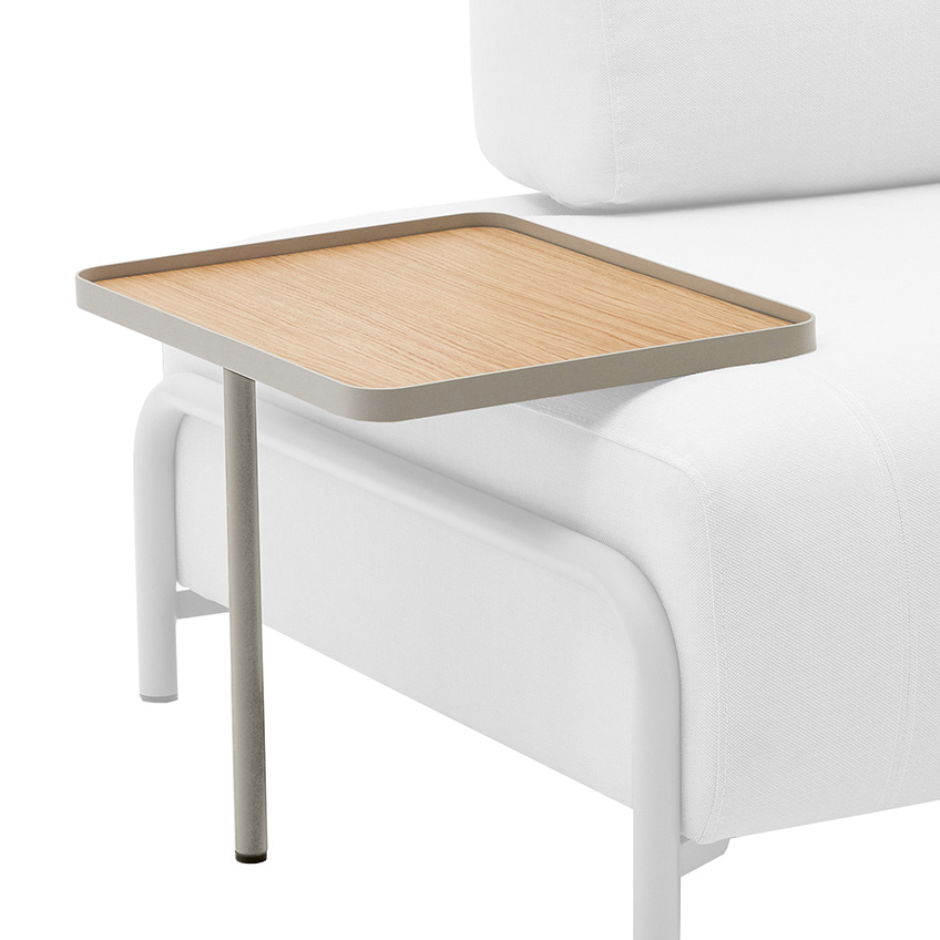 Velk&yacute; dubov&yacute; odkl&aacute;dac&iacute; stolek Kave Home Compo 54 x 40 cm