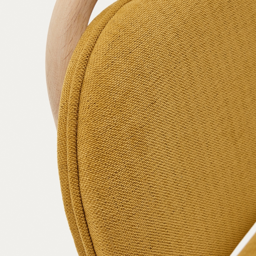 Hořčicově žlutá čalouněná jídelní židle Kave Home Helda