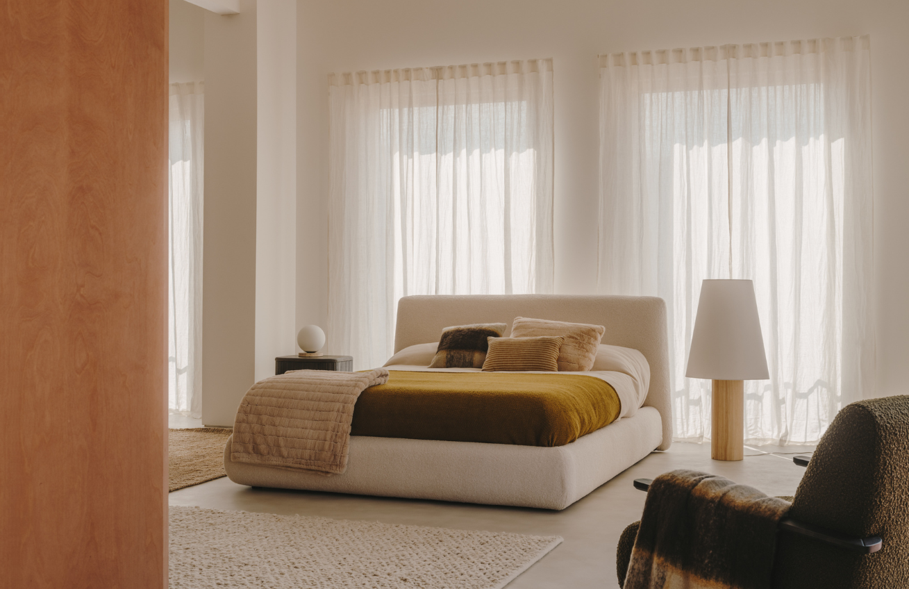 Dřevěná stojací lampa Kave Home Marga 110 cm