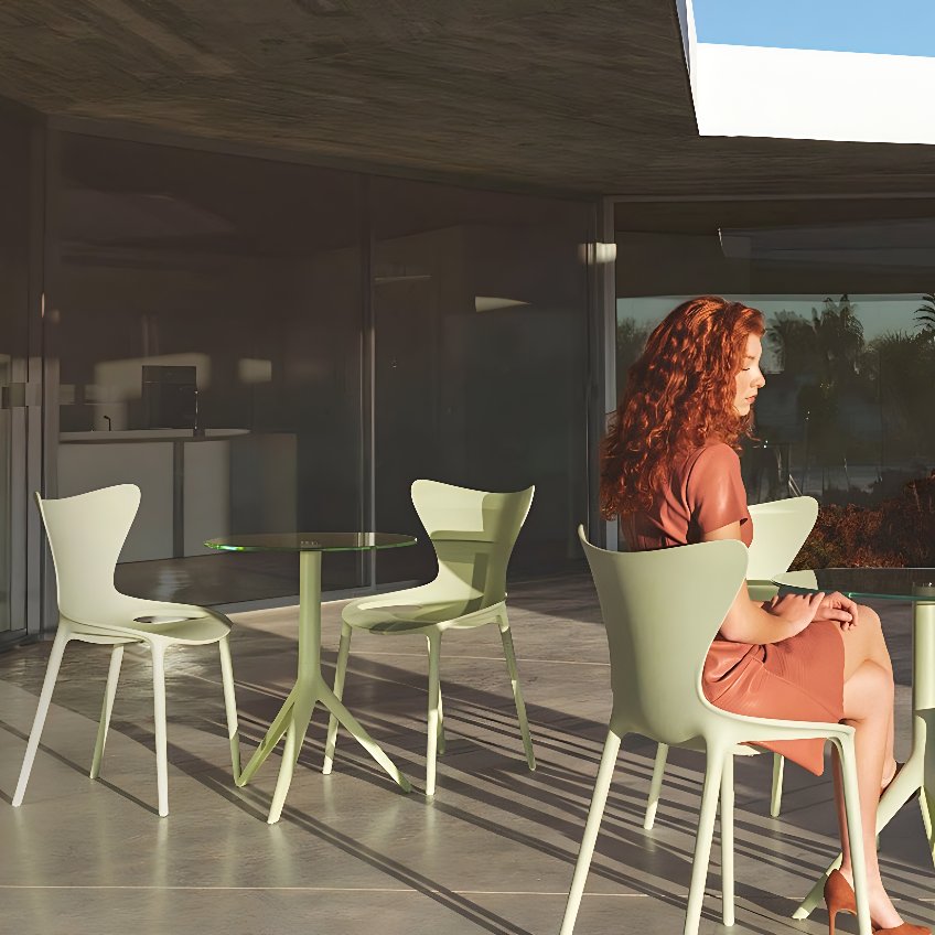 VONDOM Béžová plastová jídelní židle LOVE