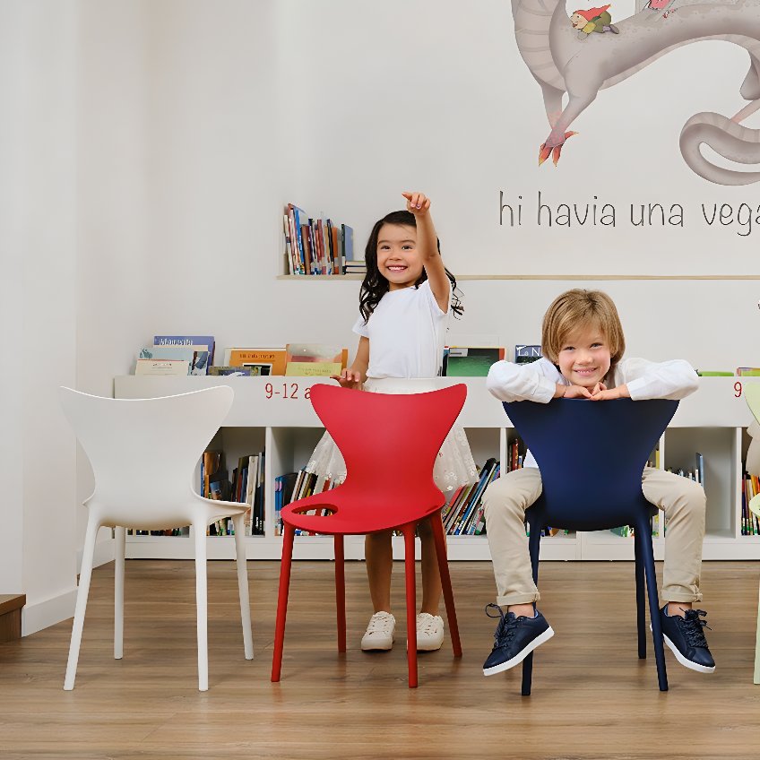 VONDOM Tmavě modrá plastová dětská jídelní židle LOVE MINI