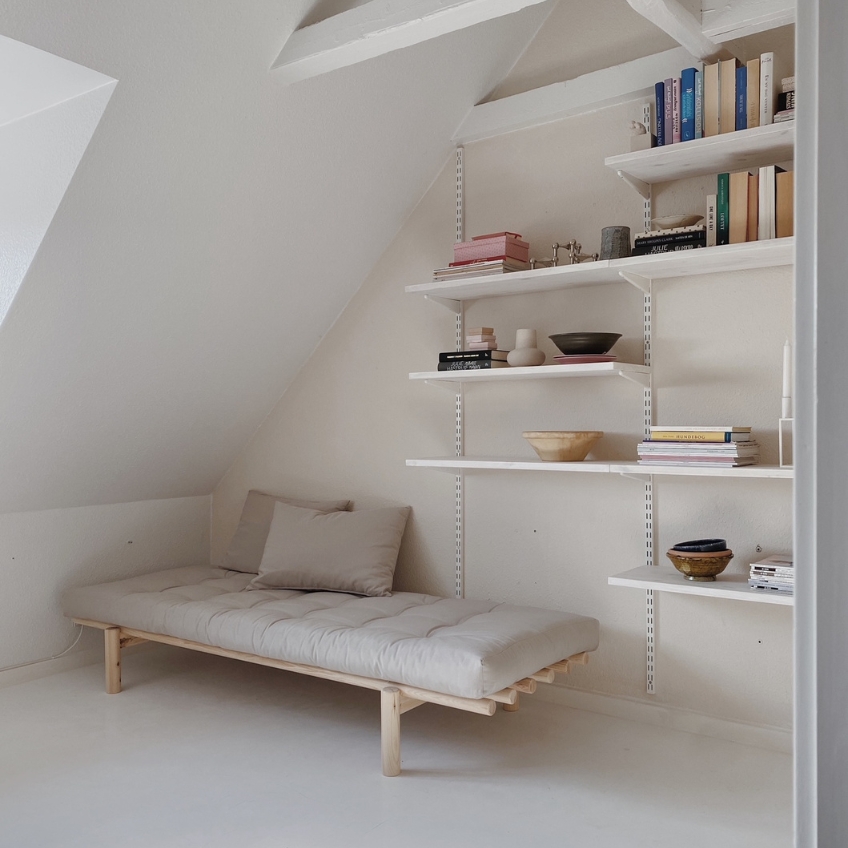 Tmavě béžová trojmístná pohovka Karup Design Pace 200 cm s hnědou konstrukcí