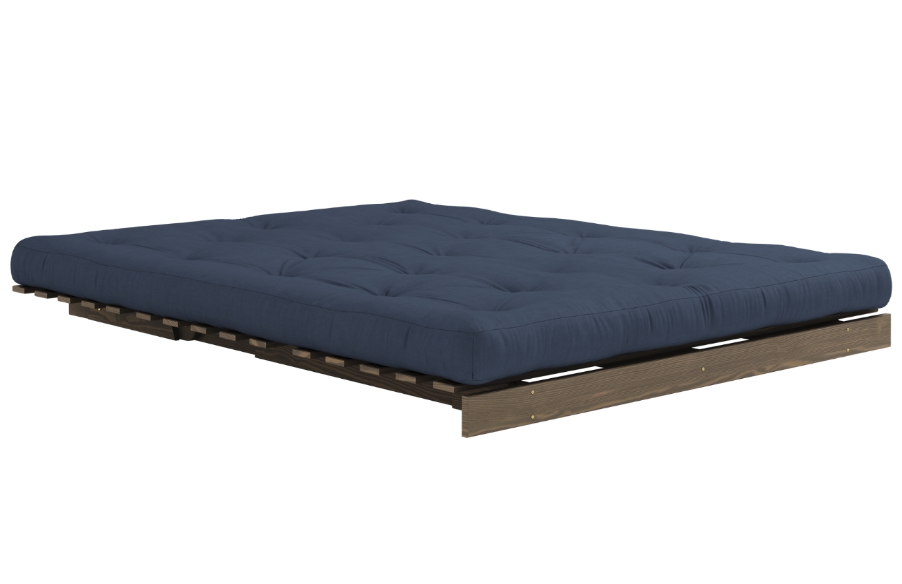 Tmavě modrá dvojmístná rozkládací pohovka Karup Design Roots 160 cm s hnědou konstrukcí