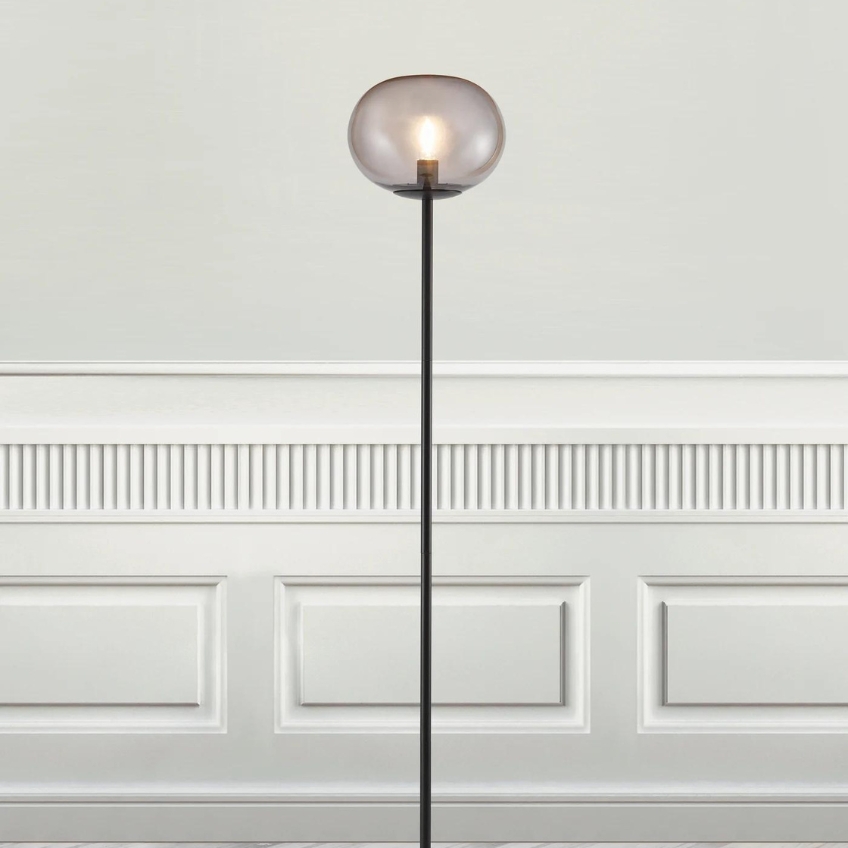 Nordlux Kouřově šedá skleněná stojací lampa Alton 150 cm