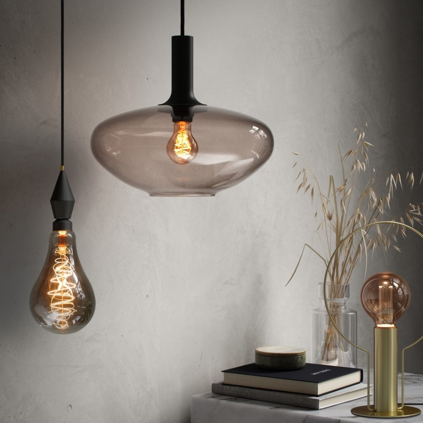 Nordlux Kouřově šedá dekorativní stmívatelná LED žárovka E27 8,5W