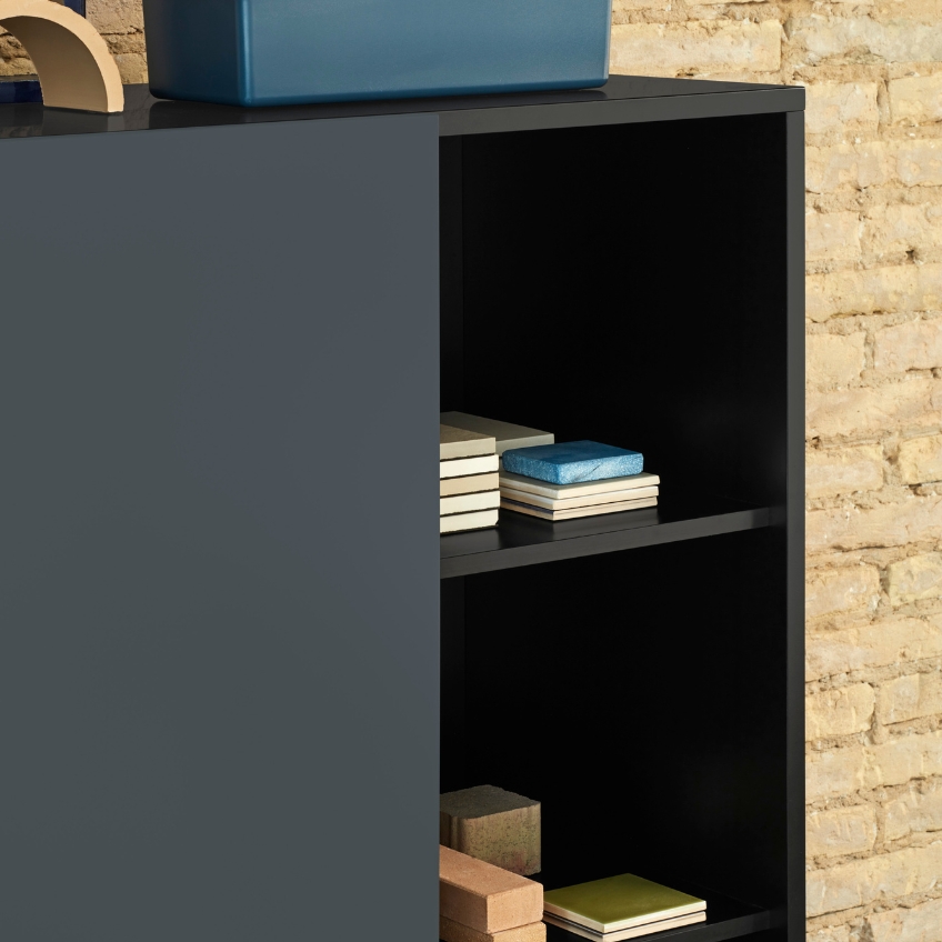 Antracitově šedá lakovaná komoda Teulat Nube 140 x 45 cm -fv-interier-25