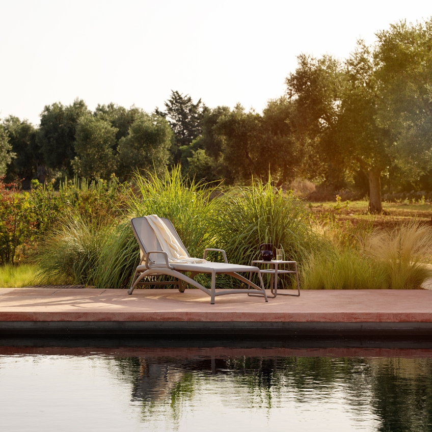 Nardi Hnědo-bílé zahradní lehátko Atlantico