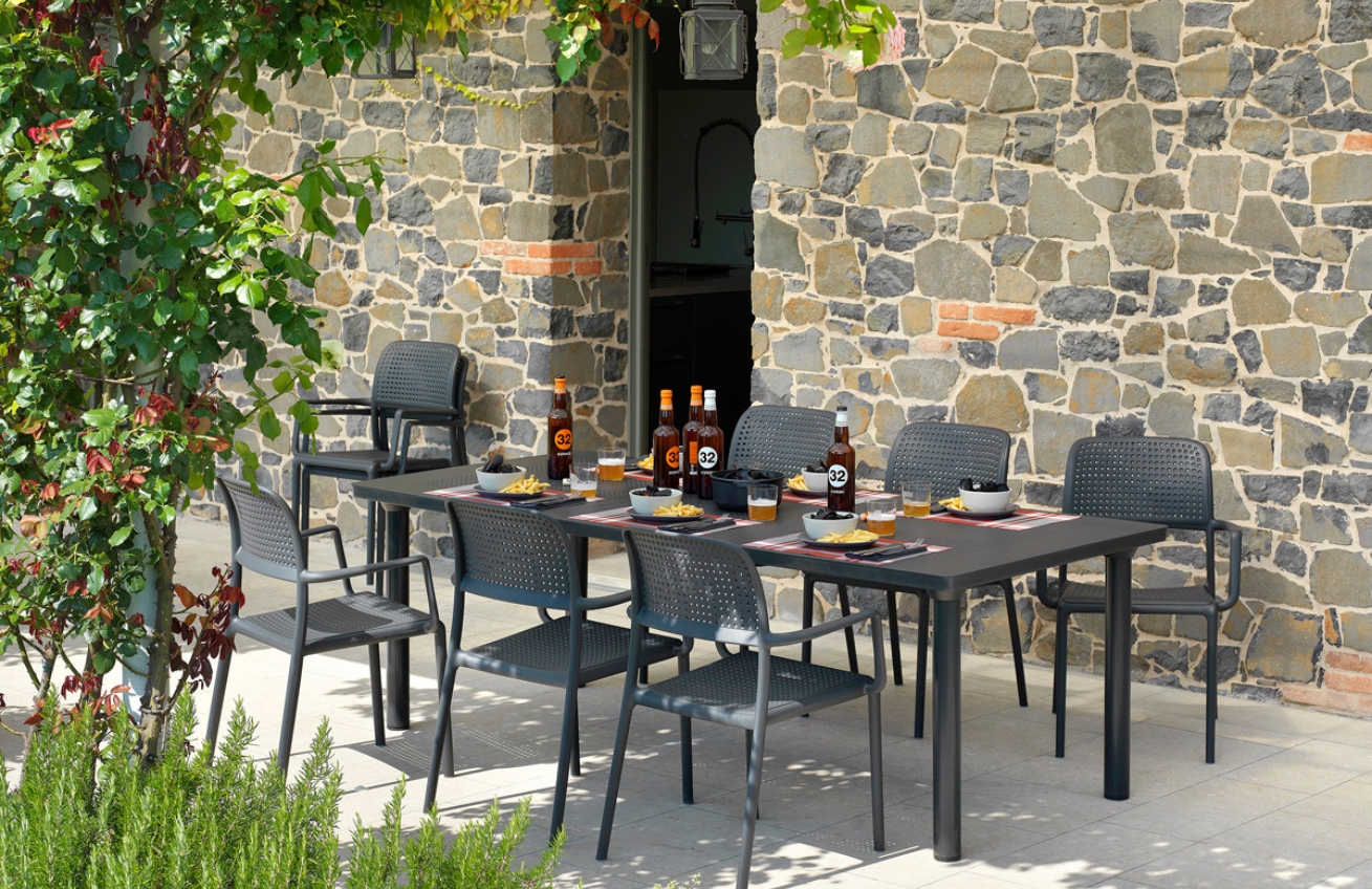 Šedohnědý plastový rozkládací zahradní stůl Libeccio 160/220 x 100 cm