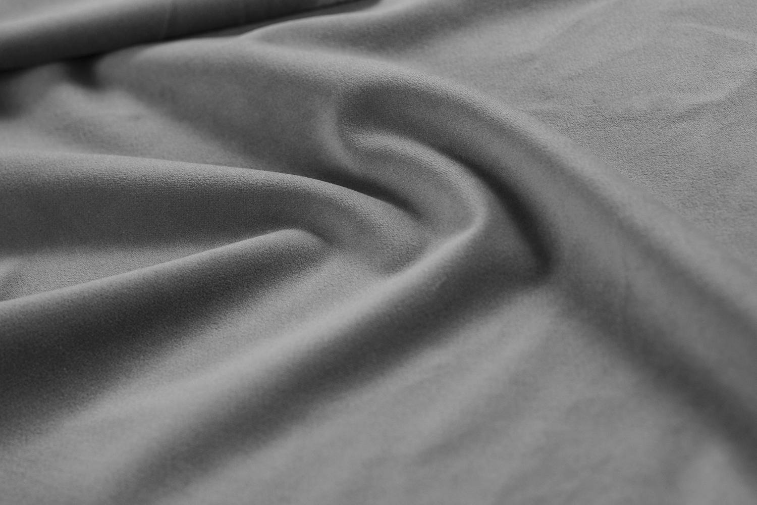 Šedá sametová trojmístná pohovka MICADONI Lupine 228 cm