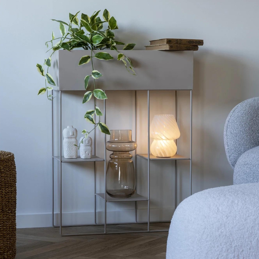Nordic Living Bílá skleněná stolní LED lampa Alikon