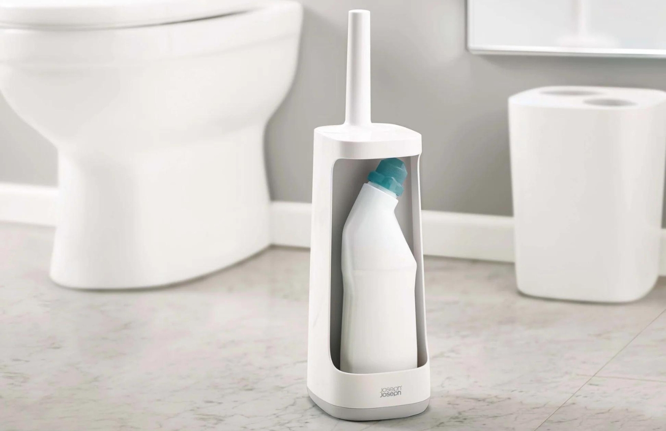 Joseph Joseph Bílo-šedá plastová WC štětka Flex Plus s úložným prostorem