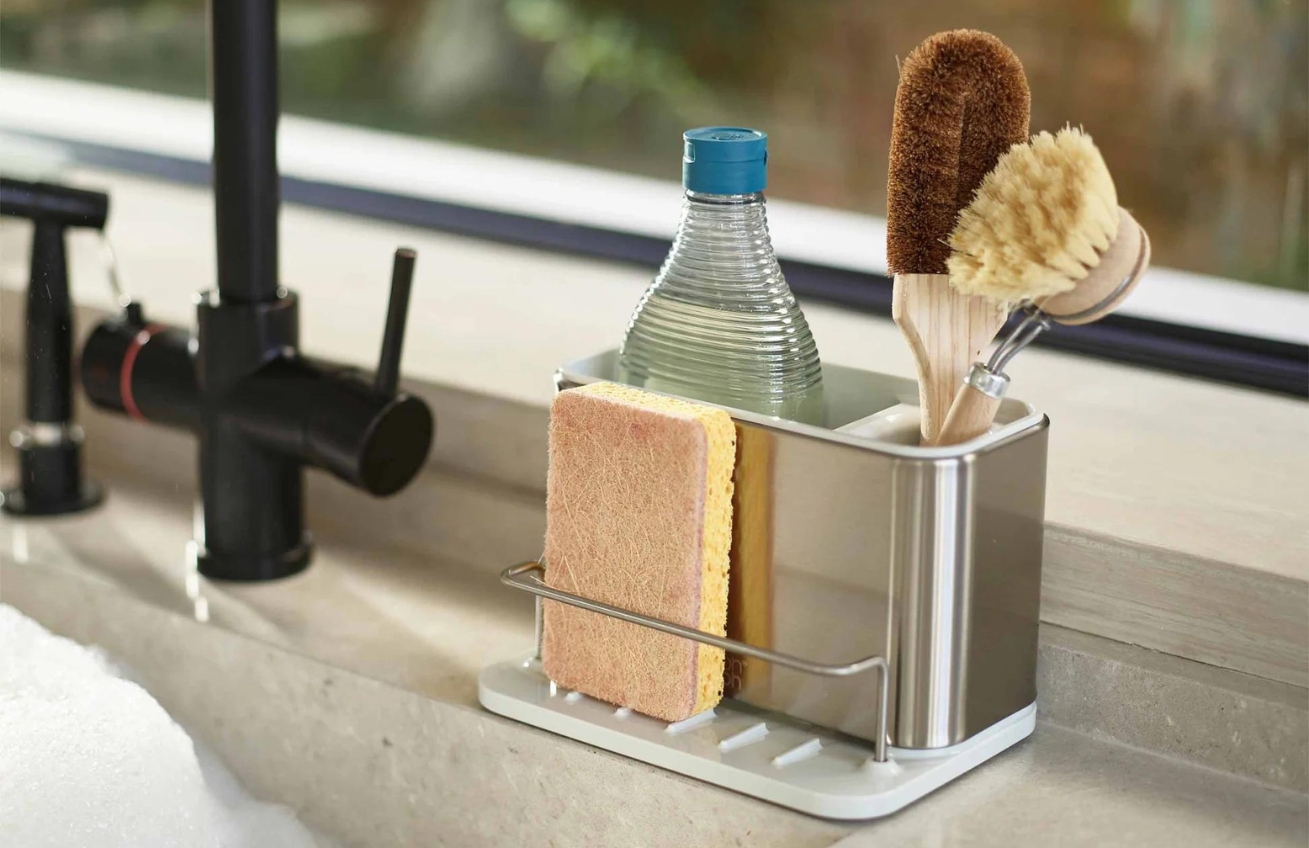 Joseph Joseph Stříbrno-bílý nerezový stojan na mycí prostředky Surface Sink Tidy