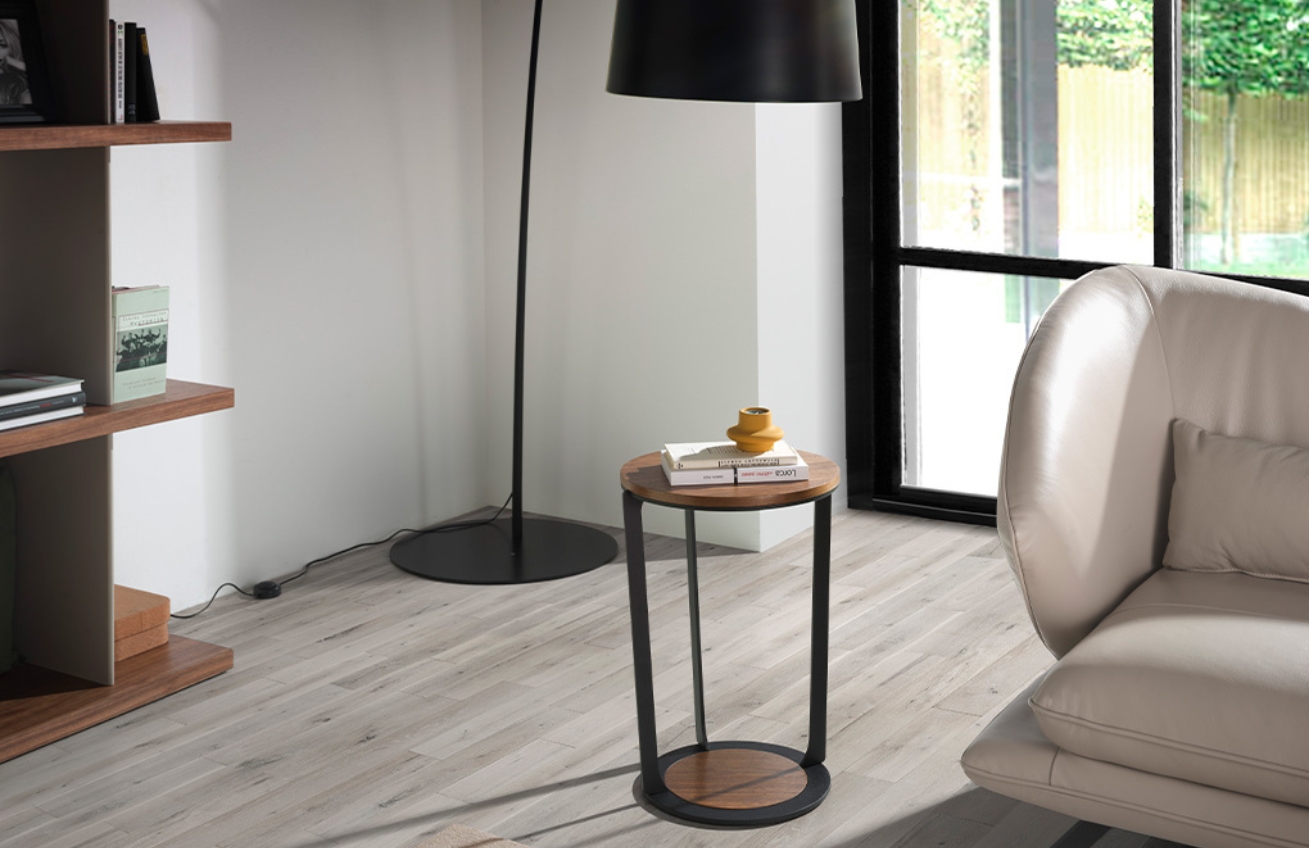 Ořechový odkládací stolek Angel Cerdá No. 2116, 38 cm -fv-interier-25