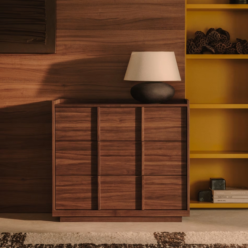 Černobílá kovová stolní lampa Kave Home Nessi