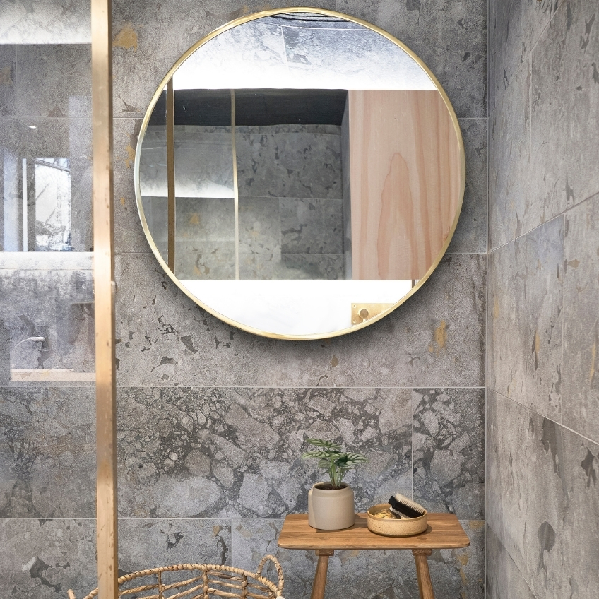 Villa Collection Zlaté kovové závěsné zrcadlo Vardo 80 cm