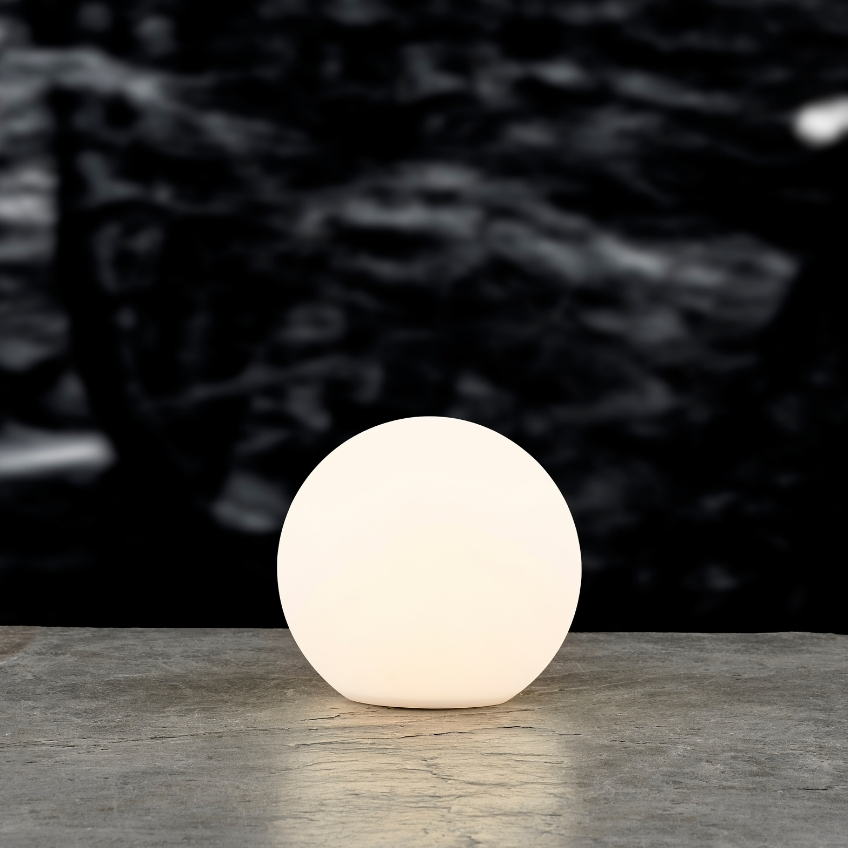 Villa Collection Bílá venkovní solární LED lampa Maane 24,5 cm