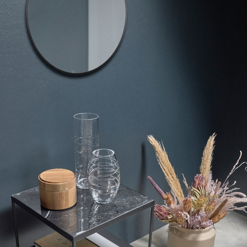 Villa Collection Černé kovové závěsné zrcadlo Vardo 60 cm