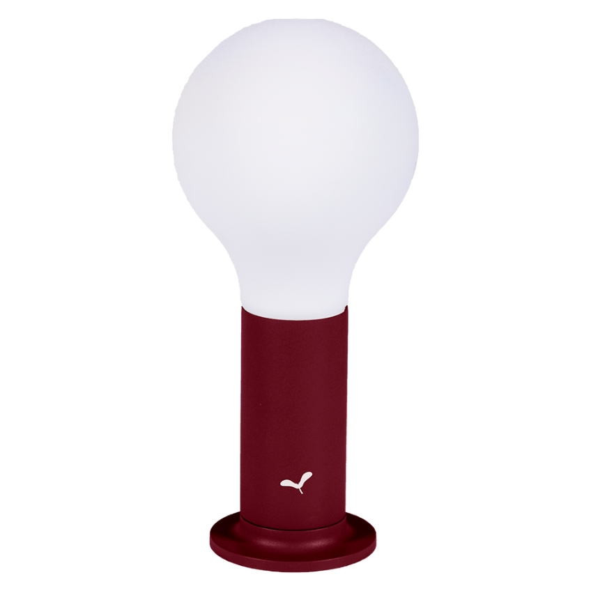 Třešňově červená nabíjecí stolní LED lampa Fermob Aplo 26,5 cm