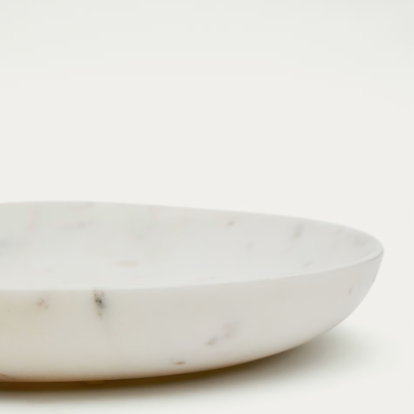 Bílý mramorový servírovací talíř Kave Home Ecin 30 cm
