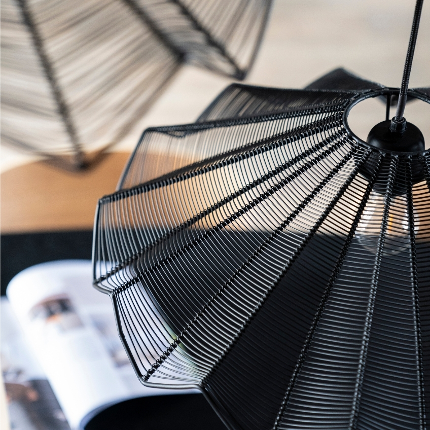 Černé kovové závěsné světlo Varjo 40 cm